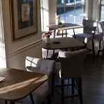 Hounds Tooth Inn