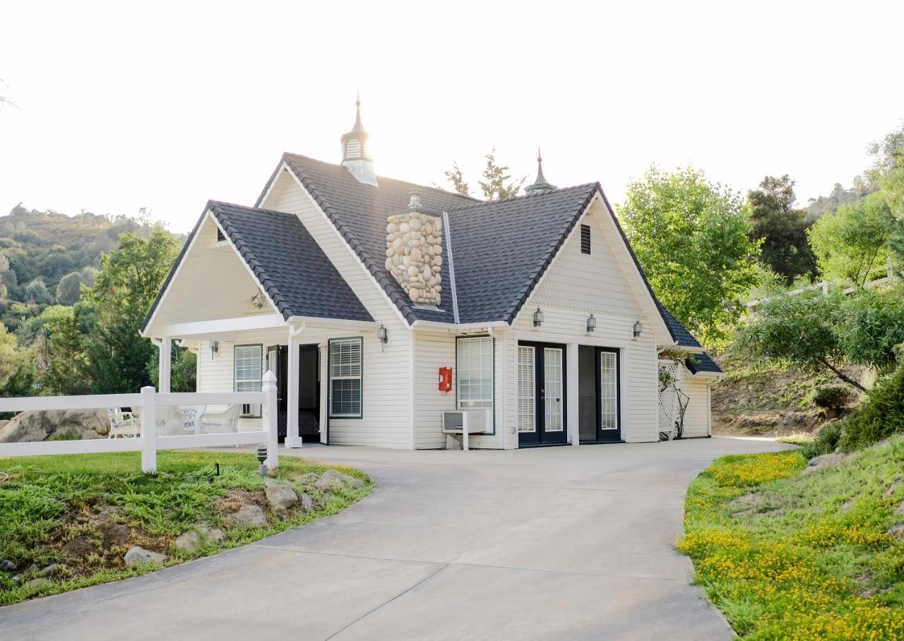 Bed & Breakfast Hounds Tooth Oakhurst
