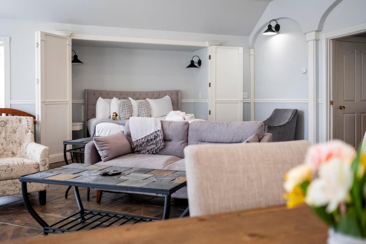 Hounds Tooth Bed & Breakfast Oakhurst