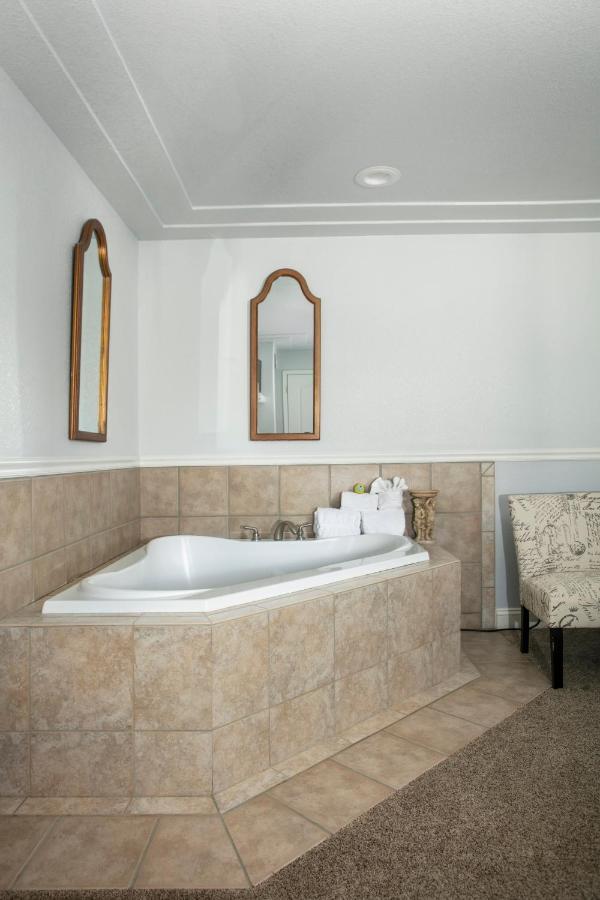 Hounds Tooth Oakhurst
