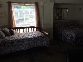 Bed & Breakfast Hounds Tooth 4*