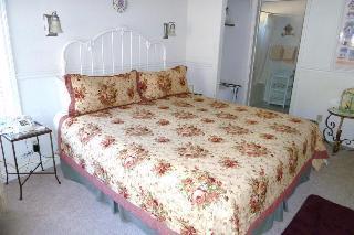 Hounds Tooth Bed & Breakfast Oakhurst