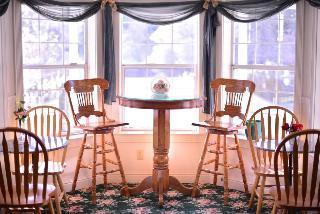 Hounds Tooth Bed & Breakfast Oakhurst